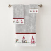 Christmas I Love Gnomes Scandinavisch Rood Grijs Bad Handdoek (Insitu)