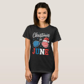 Christmas In June Sungles Santa Hat Us Flag Vacati T-shirt (Voorkant volledig)