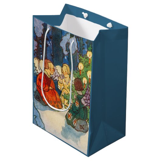 Christmas in the forest - Zdenek Guth Medium Cadeauzakje (Voorkant Gekanteld)