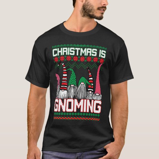 Christmas is Gnoming God Jul Gnome Ugly Christmas  T-shirt (Voorkant)