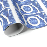 Christmas JOY Blauw Patroon Inpakpapier<br><div class="desc">Een stijlvol tekstontwerp met het woord "Joy" op een prachtig blauw achtergrondpatroon inpakpapier zou perfect zijn voor een kerstcadeau. Keuze uit verschillende lengtes en stijlen.</div>