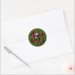 Christmas Joy Buffalo Plaid Ronde Sticker<br><div class="desc">Rood en zwart buffel geruit met Sinterklaas pet en sneeuwvlokken op JOY tekst. De achtergrondkleur kan worden veranderd.</div>