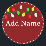 Christmas Light Custom Name Ronde Sticker<br><div class="desc">Kerstlichtpatroon op rode achtergrond. Naam bewerken om aan te passen. Gift decor idee.</div>