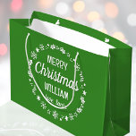 Christmas Love Santa Custom Name Green Groot Cadeauzakje<br><div class="desc">Creëer je eigen 'Love,  Santa' geschenktas met dit leuke en feestelijke ontwerp. Een stijlvolle sjabloon,  gepersonaliseerd met de naam van de ontvanger en met een geïllustreerde rand met sneeuwvlokken,  hulst,  kerstkousen en sterren. Een unieke manier om een cadeau te geven aan een speciaal iemand! Kleuren: groen en wit.</div>