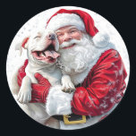 Christmas Magic is een hond kwispelende staart en  Ronde Sticker<br><div class="desc">"Kerstmagie is de kwispelende staart van een hond en de hartelijke lach van de kerstman" en een vrolijke illustratie van de kerstman die zijn vrolijke schattige witte pitbull hond omhelst.</div>