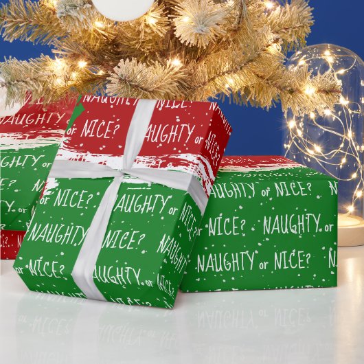 Christmas NAUGHTY or NICE Text With Snowflakes Cadeaupapier (Feestdagen)