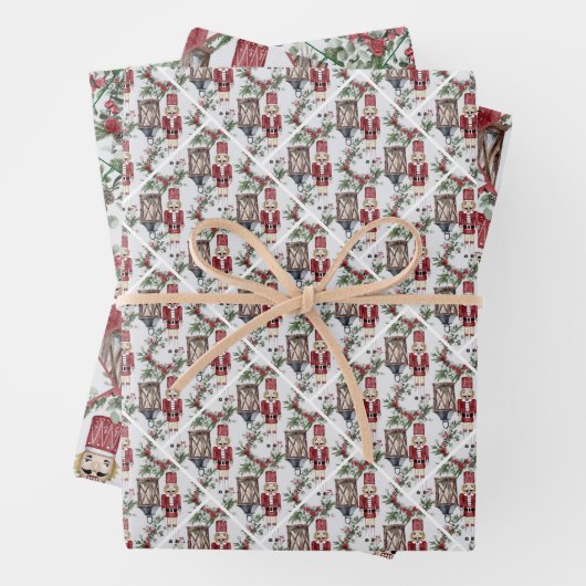Christmas nutcrackers and lanterns inpakpapier vel (In situ)