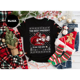 Christmas Pregnancy Announcement Best Present  T-shirt