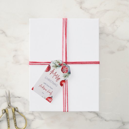 Christmas red baubles snowy pines  cadeaulabel (Met Touw)