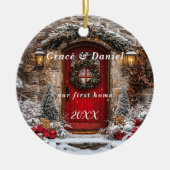 Christmas Red Door Wreath "Our First Home" Keramisch Ornament (Voorkant)