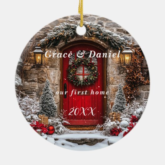 Christmas Red Door Wreath "Our First Home" Keramisch Ornament (Achterkant)
