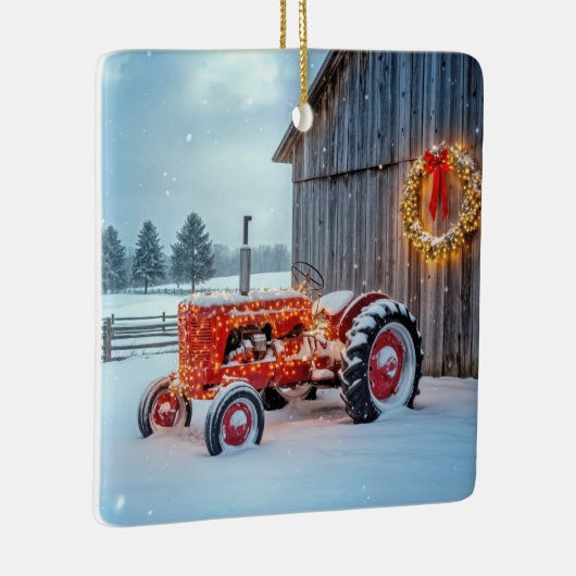 Christmas Red Farm Tractor In Snow Keramisch Ornament (Rechts)