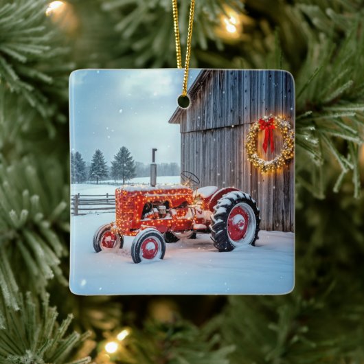 Christmas Red Farm Tractor In Snow Keramisch Ornament (Boom)