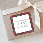Christmas Red Green Plaid Stewart Tartan Vierkante Sticker<br><div class="desc">Introductie van onze prachtige Christmas Tartan Red en Green Plaid Sticker! Voeg een vleugje tijdloze elegantie en feestelijke sfeer toe aan uw geschenken met deze prachtig ontworpen Sticker. Deze vierkante Sticker heeft een klassiek rood en groen plaid tartan-patroon. De traditionele kleuren roepen de warmte en vreugde van het vakantieseizoen op...</div>