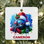 Christmas Scuba Diver Aangepaste naam Metalen Ornament<br><div class="desc">Duik in de Feestdagen met een gepersonaliseerd Scuba-Ornament! Vier het vakantieseizoen in onderwaterstijl met dit feestelijke ornament voor duiken, ideaal voor duikliefhebbers! Met een duiker in een rood en groen wetsuit, met een kerstmuts versierd met dennentakken en ornamenten, allemaal in een prachtig waterverf-ontwerp, voegt dit ornament een vleugje avontuur toe...</div>
