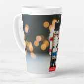 Christmas SlipperyJoe notenkraker beeldje ornament Latte Mok (Linkerhoek)