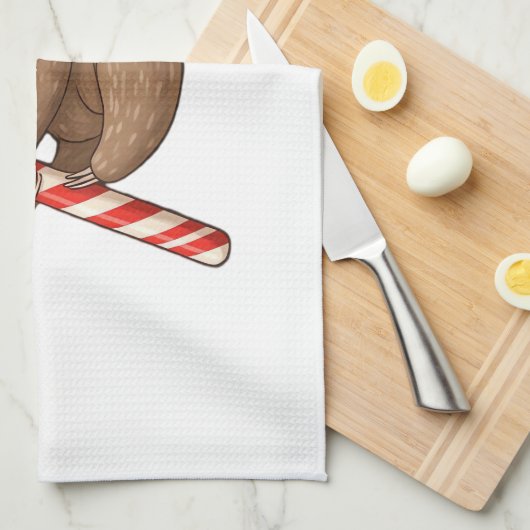 Christmas Sloth Hugging Candy Cane Classic T-Shirt Theedoek (Quarter Fold)