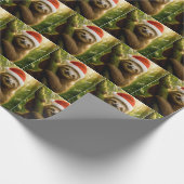 Christmas Sloth Wearing a Santa Hat Cadeaupapier (Hoek)