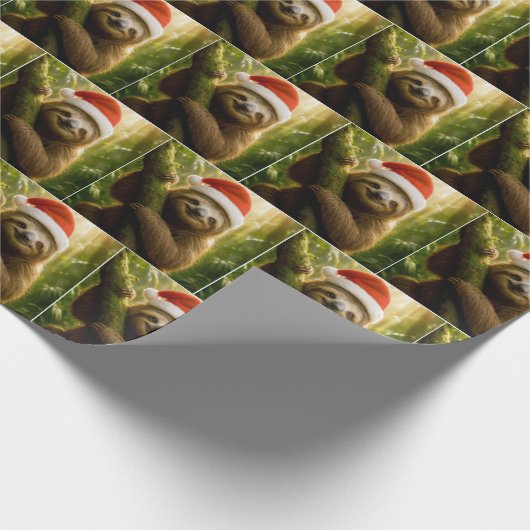 Christmas Sloth Wearing a Santa Hat Cadeaupapier (Hoek)
