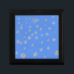 CHRISTMAS SNOWFLAKES CADEAUDOOSJE<br><div class="desc">kleine sneeuwvlokken tegen een heldere blauwe achtergrond. Een ideaal ontwerp voor het kerstseizoen. Engeland.</div>