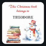 Christmas Snowman Kinder Dit boek hoort bij naam Vierkante Sticker<br><div class="desc">Inspireer het wonder van het lezen van deze kerst, met deze schattige bookplate sticker. De woorden zijn 'Dit kerstboek behoort toe' in een rode scripttypografie, gevolgd door de naam van de ontvanger (klik op 'Personaliseren' om de naam in te voeren die u wilt). De feestelijke sticker is versierd met een...</div>