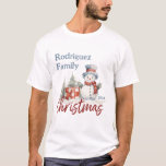 Christmas Snowman Monogrammed Naam Familie T-shirt<br><div class="desc">Omarm de vreugde van het vakantieseizoen met onze Familie Kerstmis Snowman Monogrammed Naam Sweatshirt! Deze schattige sweatshirts zijn ontworpen om gezinnen bij elkaar te brengen en zijn voorzien van een schattige sneeuwpop omringd door feestelijke kerstcadeaus, ideaal om de kerstsfeer vast te leggen. Personaliseer elk sweatshirt met de naam van uw...</div>