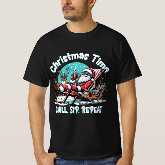 Christmas Time Chill – Relaxing Santa Design T-shirt (Voorkant)