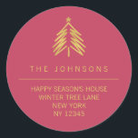 Christmas Tree retour adreslabel - roze Ronde Sticker<br><div class="desc">Een elegant feestelijk retour adreslabel met een gouden faux folie kerstboom en gouden aangepaste naam / adresgegevens. Voeg eenvoudig uw aangepaste tekst toe.</div>