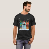 Christmas Tree Snowman Reindeer Book Stack Librari T-shirt (Voorkant volledig)