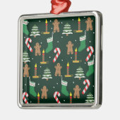 Christmas trees with gingerbread men, metalen ornament (Links)