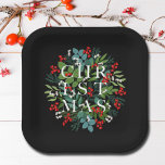 CHRISTMAS Typografie Berries en Greenery Papieren Bordje<br><div class="desc">Het woord CHRISTMAS zit tussen winterbladeren en bessen op een zwarte achtergrond (of in welke kleur dan ook),  deze borden van vierkant papier zijn elegant voor elke feestelijke kerstdag. Punten in onze winkel koppelen.</div>