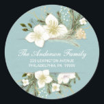 Christmas Waterverf Flowers Retouradreslabel Ronde Sticker<br><div class="desc">Elegant boeket van winterwilde bloemen met berijpte bladeren op natuurlijk uitziende waterverf achtergrond met 3-D uitsnijdeffect. Klassieke letterdruk-look typografie en eenvoudige handschrift stijl handtekening creëer een verfijnde en mooie inrichting voor uw vakantie wenskaarten. Overeenkomende kaarten,  verzendkosten en accessoires beschikbaar in de winkel.</div>