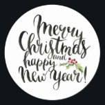 Christmas | Waterverf - Gelukkig nieuwjaar in Poin Ronde Sticker<br><div class="desc">Een vrolijke kerstgroet en een gelukkig nieuwjaar in deze waterverf. vakantiegevoel met bijtende pijnbomen en heilige takken. Een florele blik die zeker om het juiste bericht te drukken en echt te verzenden dit vakantieseizoen is. Retrostijl voor een klassiek eerbetoon aan de familie en vrienden die het allemaal de moeite waard...</div>