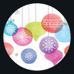 Christmas | Waterverf - Ornamenten van sneeuwvlokk Ronde Sticker<br><div class="desc">Een kleurrijke rij kerstversieringen die het feestelijke gevoel binnen zal inspireren. Omgeven door sneeuwvlokken en op touwtjes gezet,  val je deze winter voor dit ontwerp. Xmas baubles gemaakt in een lichte,  vriendelijke waterverf stijl. Een sierlijke rij van cool vakantieplezier waar het hele gezin van kan genieten.</div>