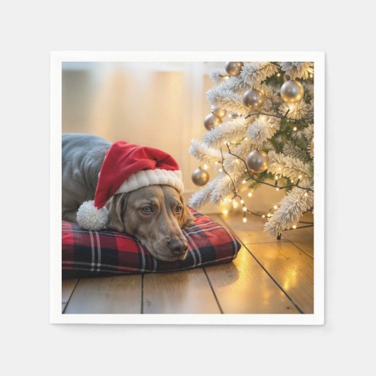 Christmas Weimaraner Dog By a Tree Servet (Voorkant)