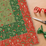 Christmas Woodlands rood en groen Inpakpapier Vel<br><div class="desc">Dit feestelijke botanische scatterontwerp heeft dennentwijgen,  takken,  bladeren,  bessen,  hulstveren en schattige paddenstoelen,  allemaal in tinten van rood,  groen en bosneutrale tinten.</div>