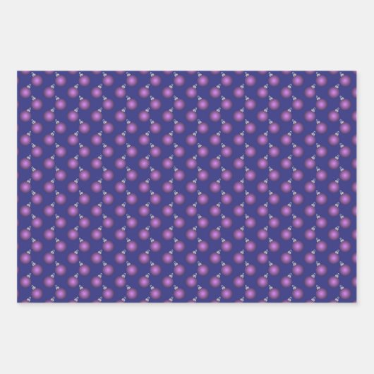 Christmas Wrapping Paper with Purple Baubles (Voorkant)