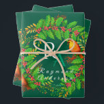 Christmas Wreath Monogram Hunter Green Inpakpapier Vel<br><div class="desc">Aantrekkelijke kerstkrans monogram met roodborstjes.</div>