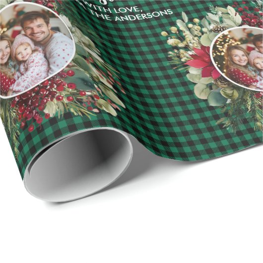 Christmas Wreath Plaids Family Photo Personalized Cadeaupapier (Rol Hoek)