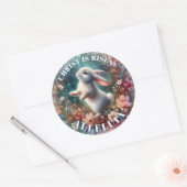 Christus is verrezen bloemengelukkige paashaas ronde sticker (Envelop)