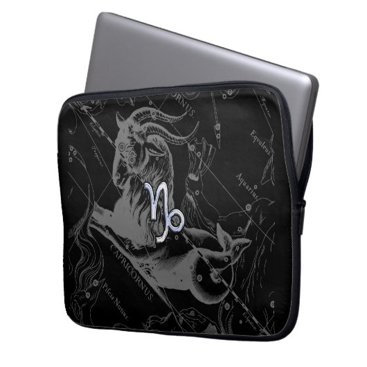 Chrome als Steenbok Sterrenbeeld op Hevelius Laptop Sleeve (Voorkant Links)