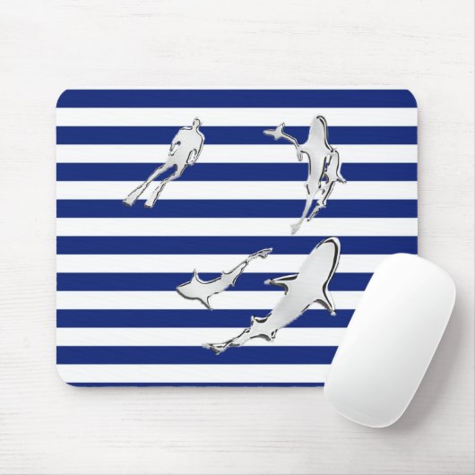 Chrome Diver en Sharks Silhouettes op Stripes Muismat (Met muis)