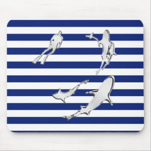 Chrome Diver en Sharks Silhouettes op Stripes Muismat