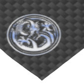 Chrome Dragon Crest in Carbon Fiber Print Tafelkleed (Gekanteld)