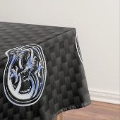 Chrome Dragon Crest in Carbon Fiber Print Tafelkleed (Voorbeeld)