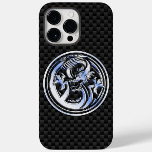 Chrome Dragon Crest op koolstofvezel Case-Mate iPhone 14 Pro Max Hoesje