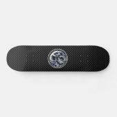 Chrome in Dragon badge on Carbon Fiber Print Persoonlijk Skateboard (Horizontaal)