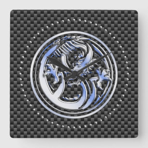 Chrome in Dragon badge on Carbon Fiber Print Vierkante Klok