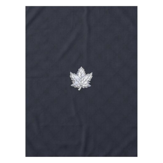 Chrome Like Maple Leaf on racy Carbon Fiber Print Tafelkleed (Voorkant)