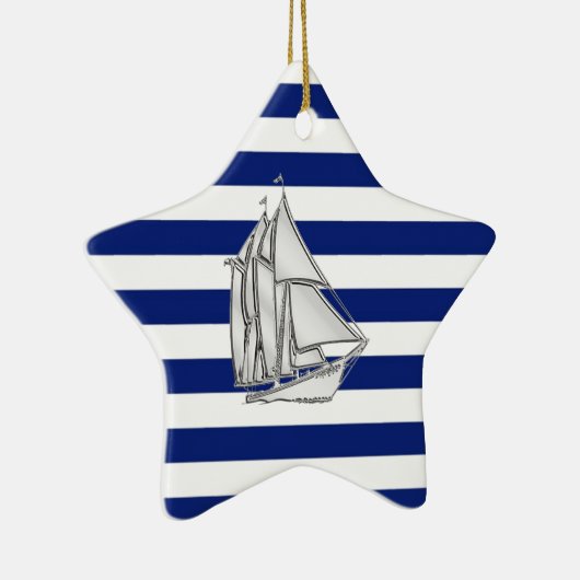 Chrome like Sailboot on Nautical Stripes Keramisch Ornament (Rechts)